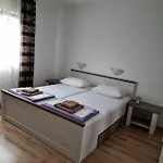 Ante I Janja Apartamento Mandre